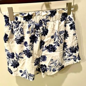 Flowered high waisted shorts